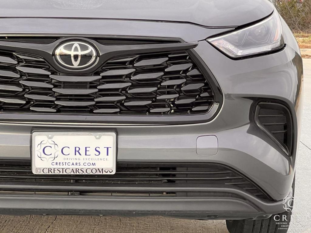 used 2023 Toyota Highlander car, priced at $30,985