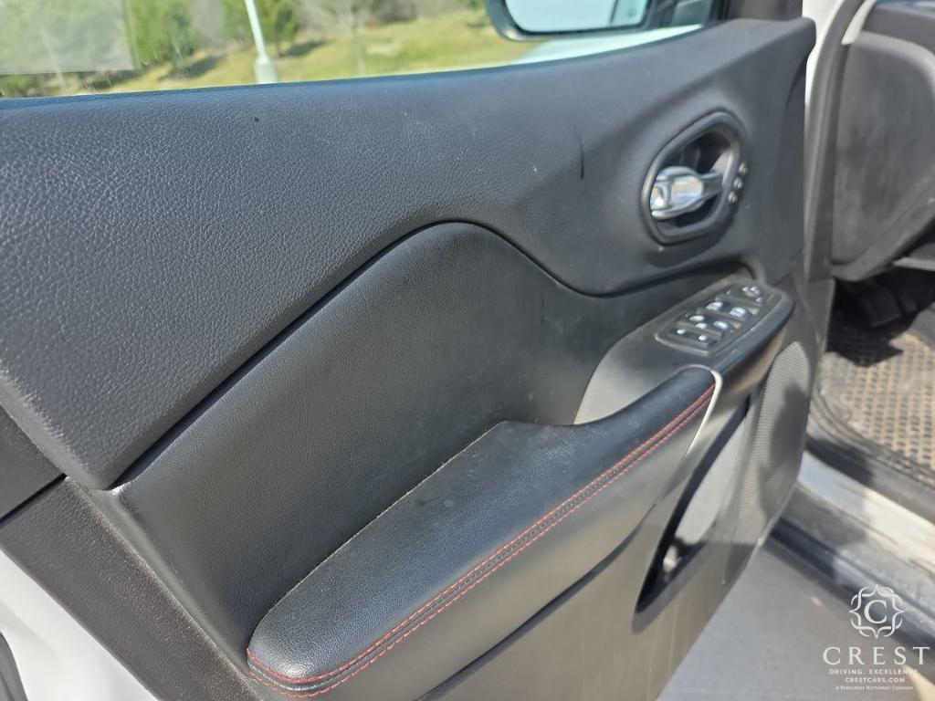 used 2019 Jeep Cherokee car, priced at $13,999