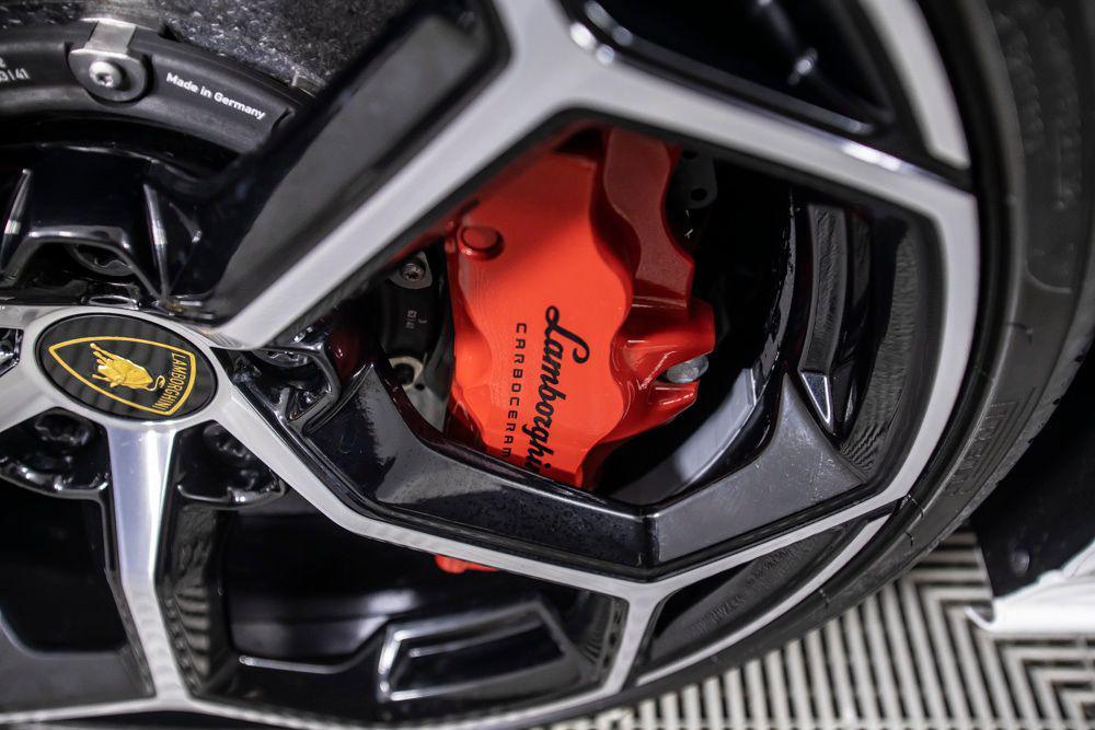 used 2020 Lamborghini Huracan EVO car, priced at $305,000