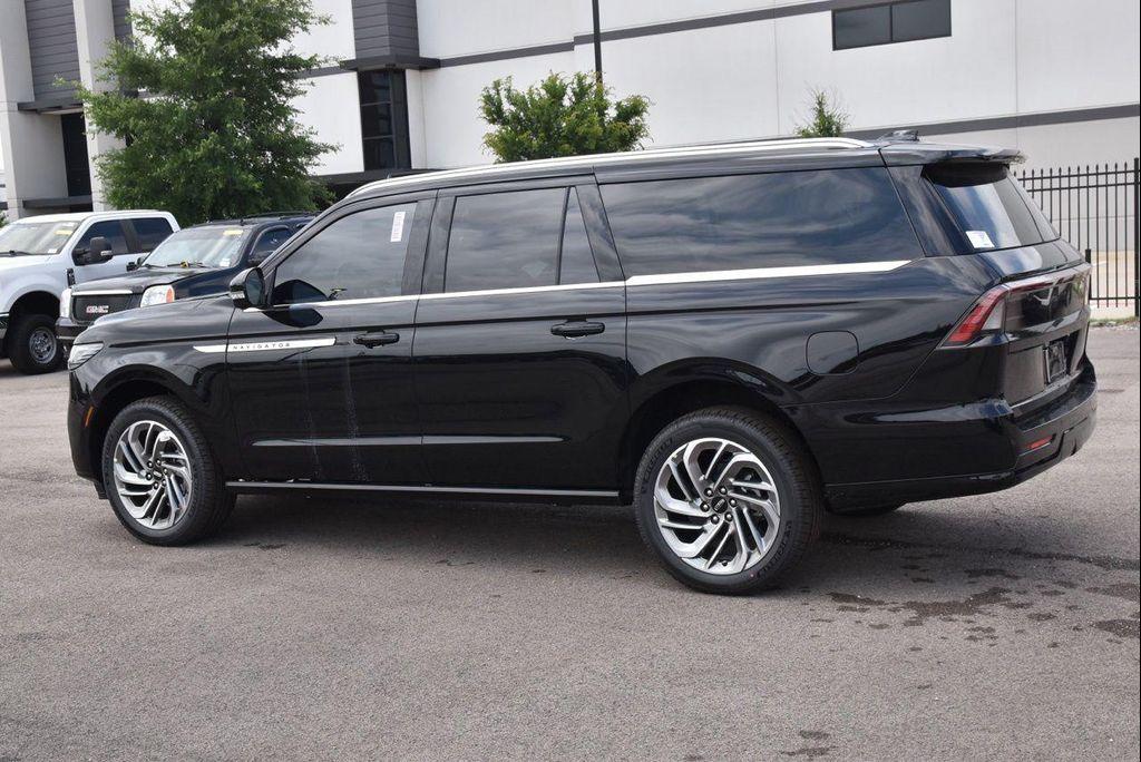 new 2026 Lincoln Navigator car, priced at $101,588
