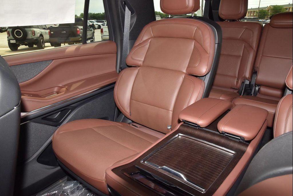 new 2026 Lincoln Navigator car, priced at $101,588