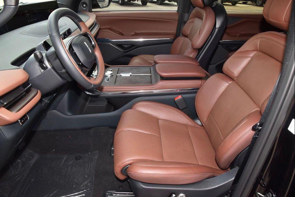 new 2026 Lincoln Navigator car, priced at $101,588