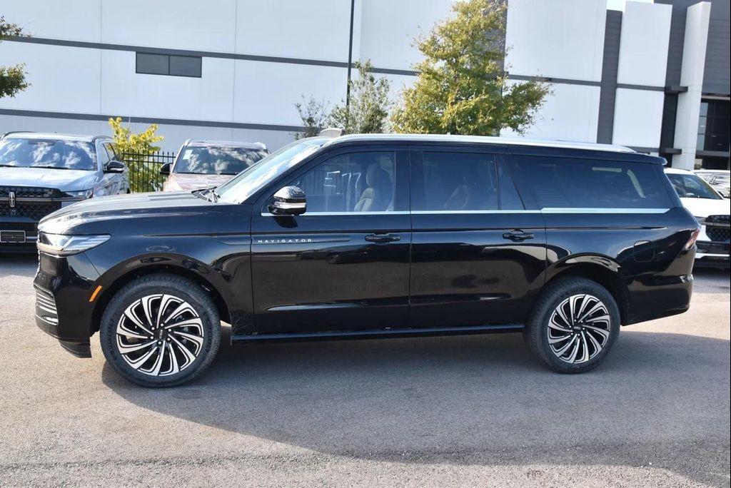 new 2025 Lincoln Navigator car, priced at $122,590