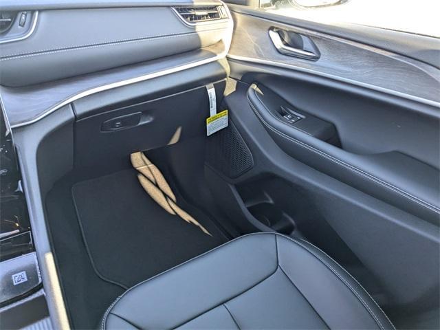 new 2025 Jeep Grand Cherokee car, priced at $48,593