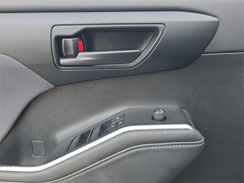 used 2022 Toyota Highlander Hybrid car, priced at $26,989