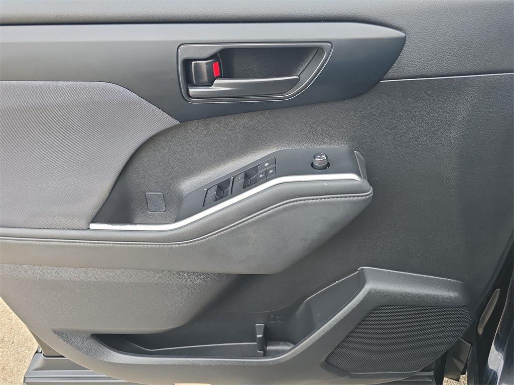 used 2022 Toyota Highlander Hybrid car, priced at $26,989