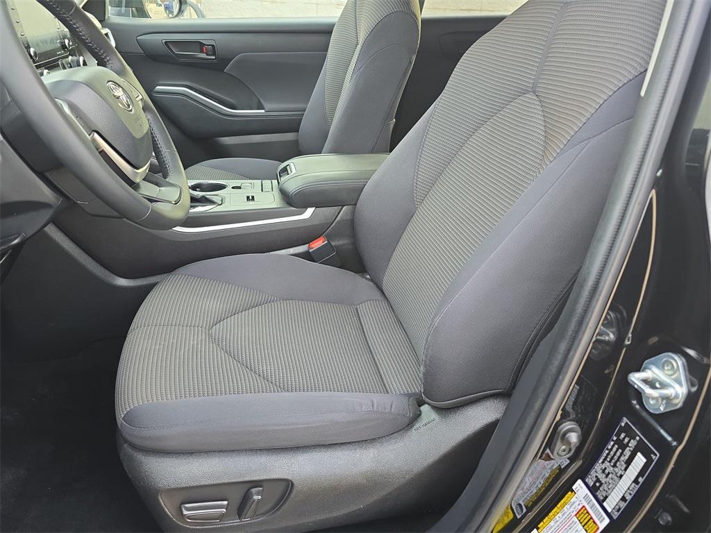 used 2022 Toyota Highlander Hybrid car, priced at $26,989