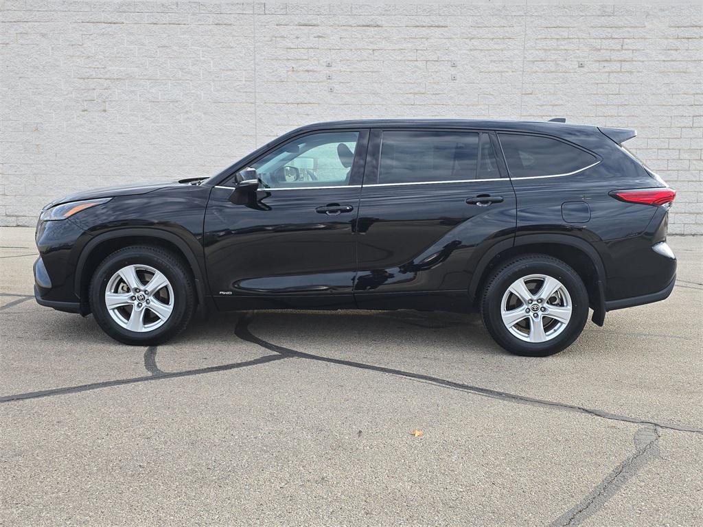 used 2022 Toyota Highlander Hybrid car, priced at $26,989