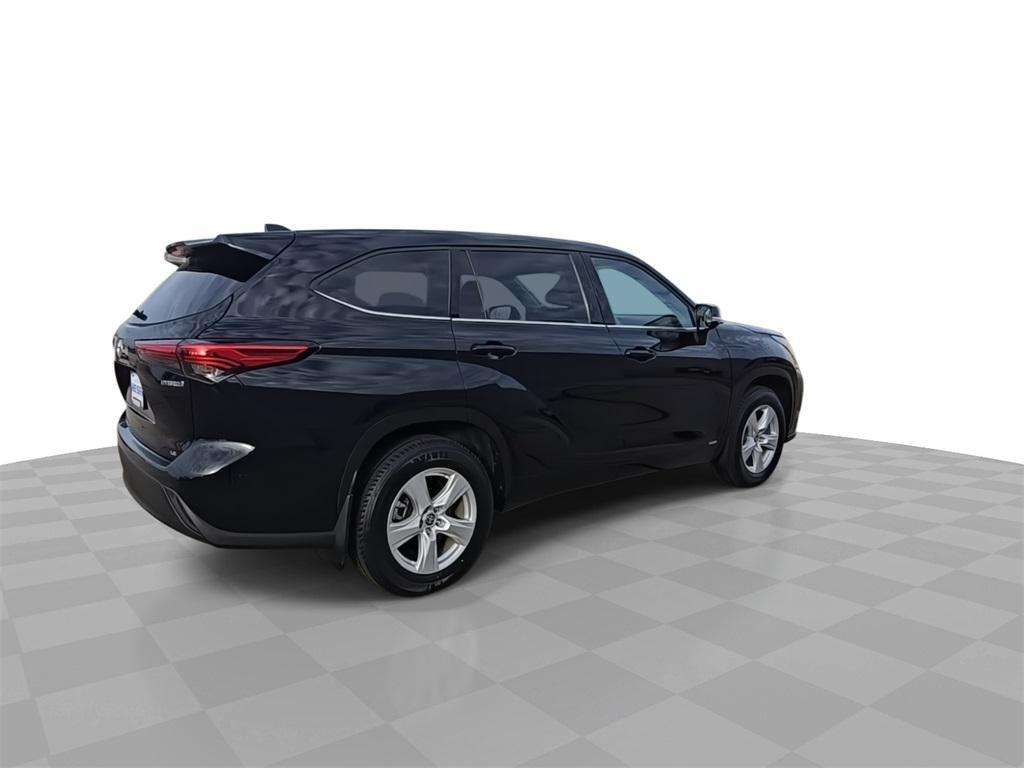 used 2022 Toyota Highlander Hybrid car, priced at $26,989