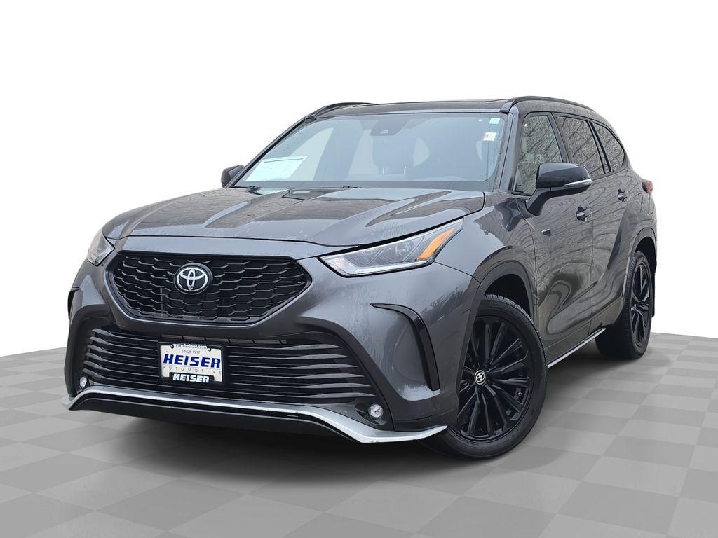 used 2023 Toyota Highlander car, priced at $38,474