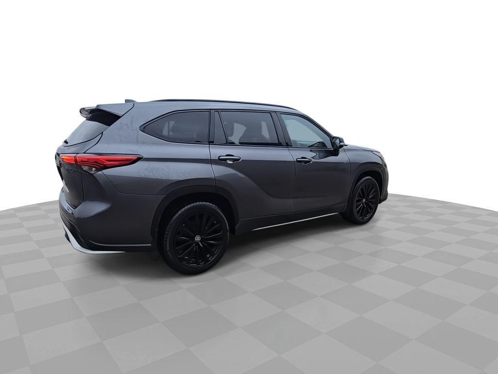 used 2023 Toyota Highlander car, priced at $38,474