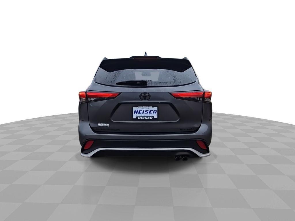 used 2023 Toyota Highlander car, priced at $38,474
