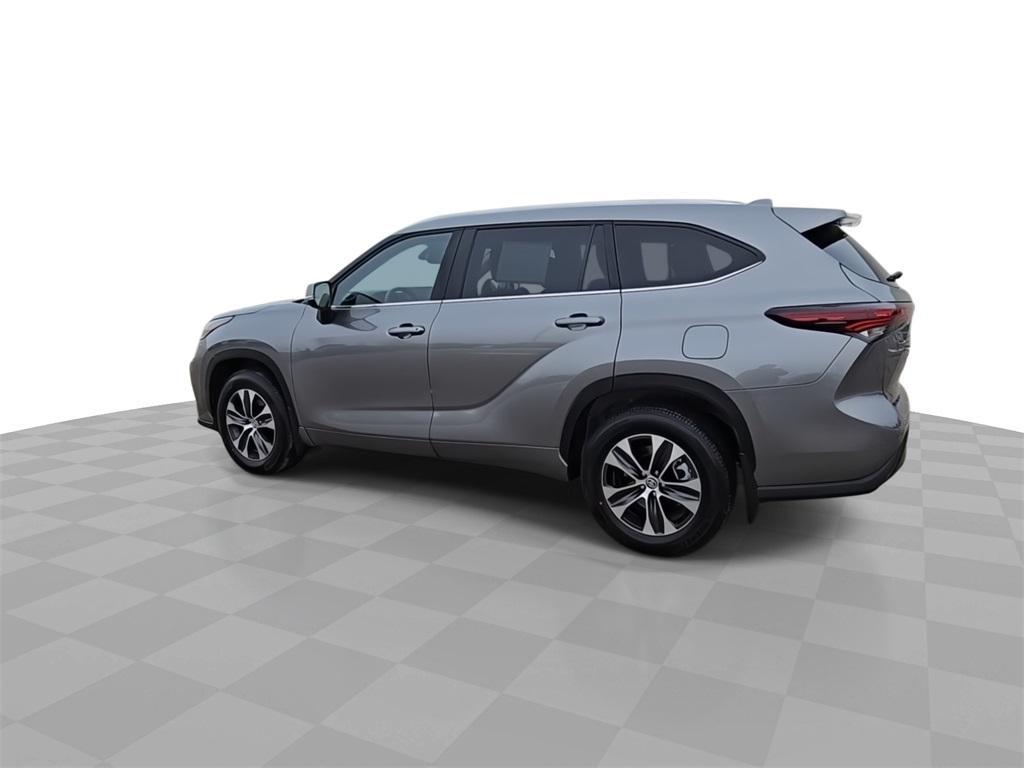 used 2026 Toyota Highlander car, priced at $46,800