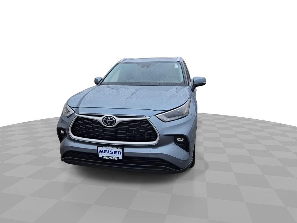 used 2024 Toyota Highlander car, priced at $41,474