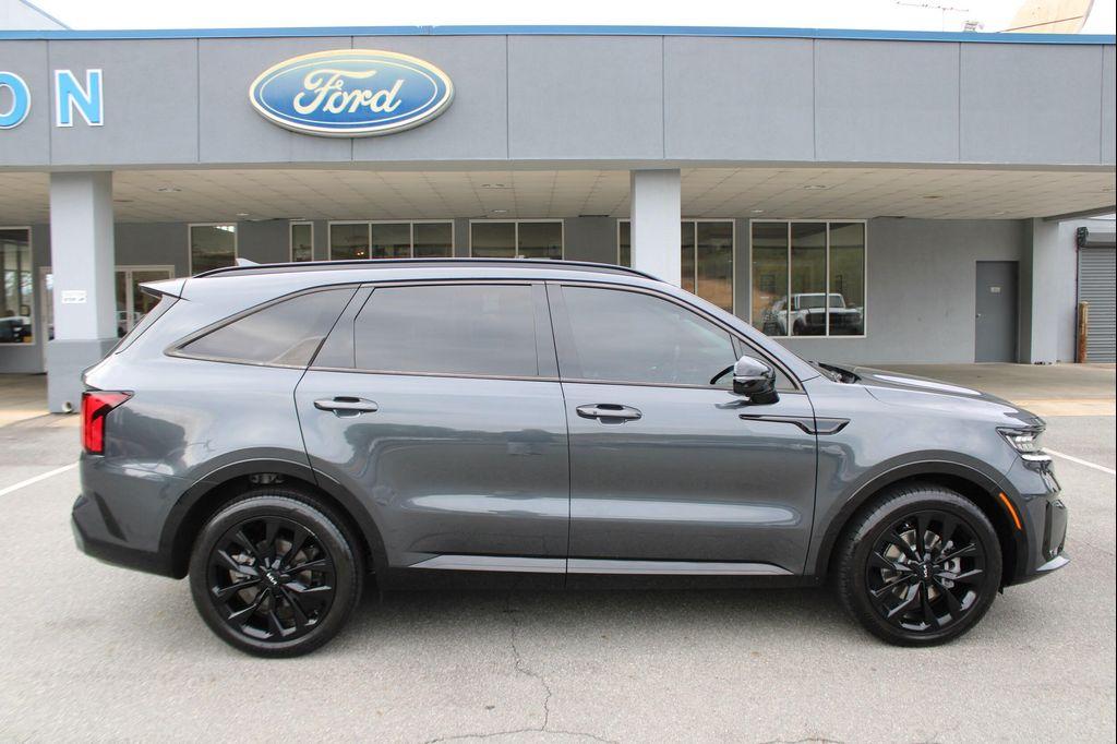 used 2022 Kia Sorento car, priced at $25,996