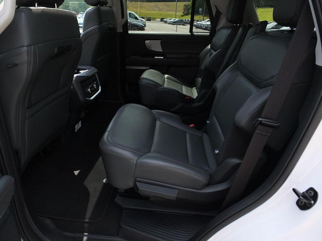 used 2025 Ford Expedition car
