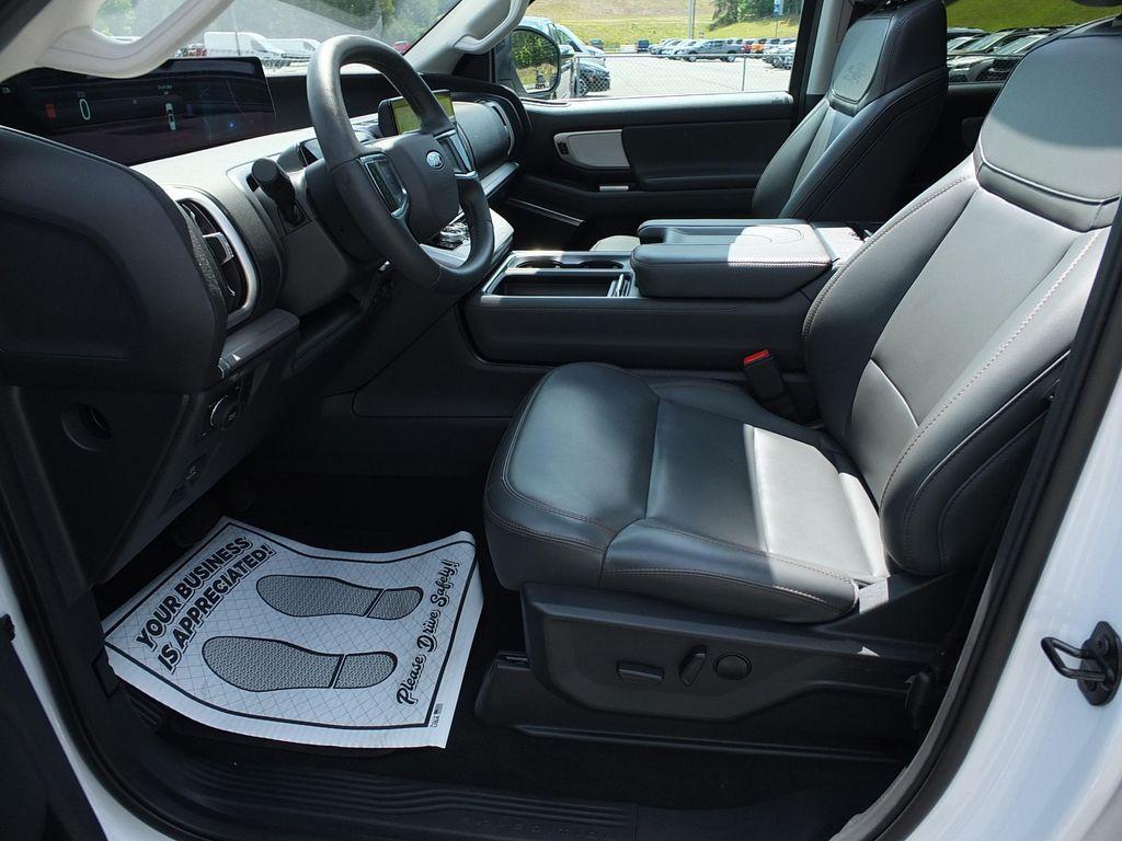 used 2025 Ford Expedition car