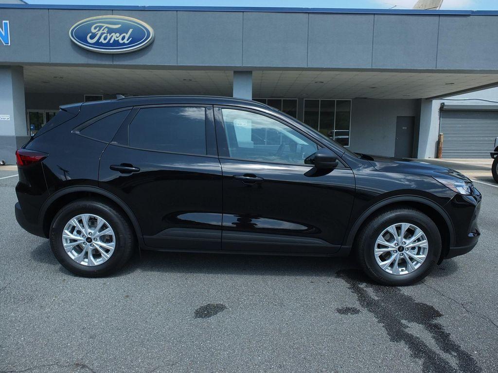 new 2025 Ford Escape car, priced at $31,090