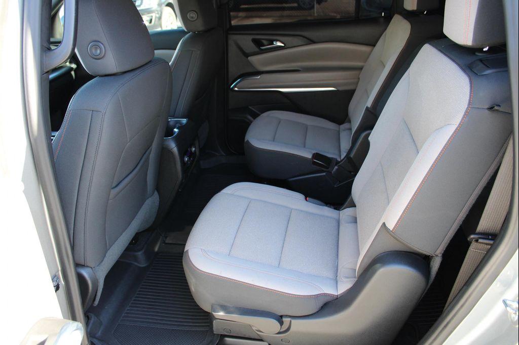 used 2024 Chevrolet Traverse car, priced at $31,999