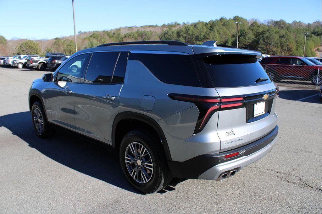 used 2024 Chevrolet Traverse car, priced at $31,999