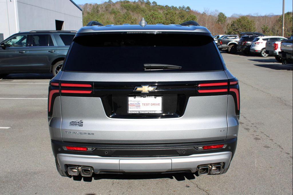 used 2024 Chevrolet Traverse car, priced at $31,999