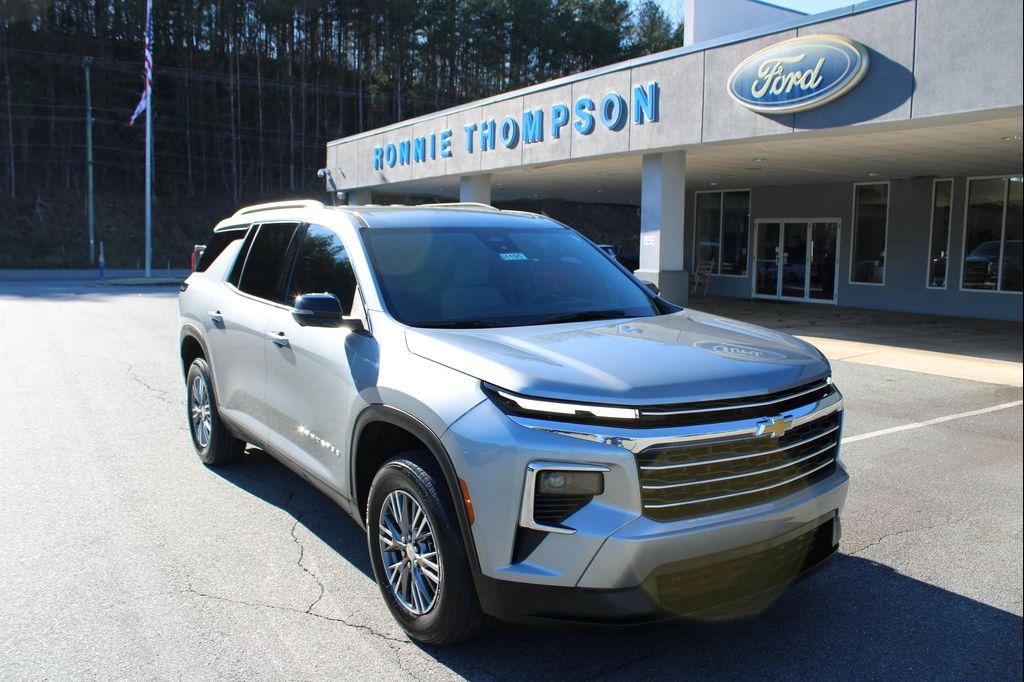 used 2024 Chevrolet Traverse car, priced at $35,987