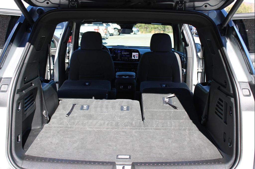 used 2024 Chevrolet Traverse car, priced at $31,999