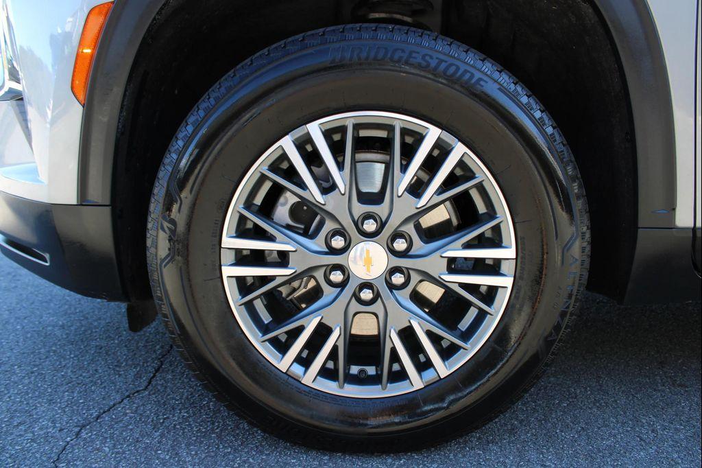 used 2024 Chevrolet Traverse car, priced at $31,999