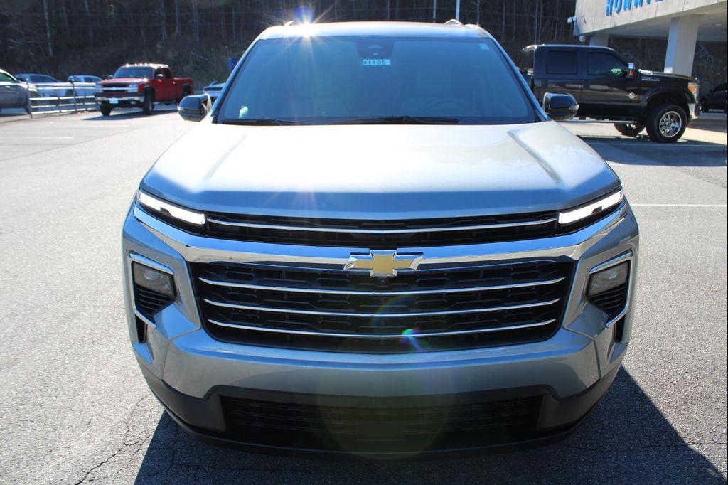 used 2024 Chevrolet Traverse car, priced at $31,999