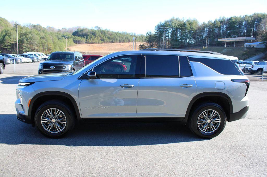 used 2024 Chevrolet Traverse car, priced at $31,999