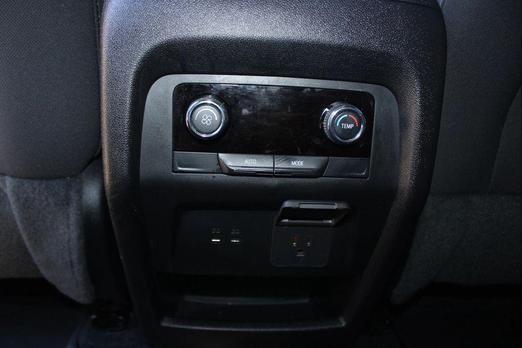 used 2024 Chevrolet Traverse car, priced at $31,999