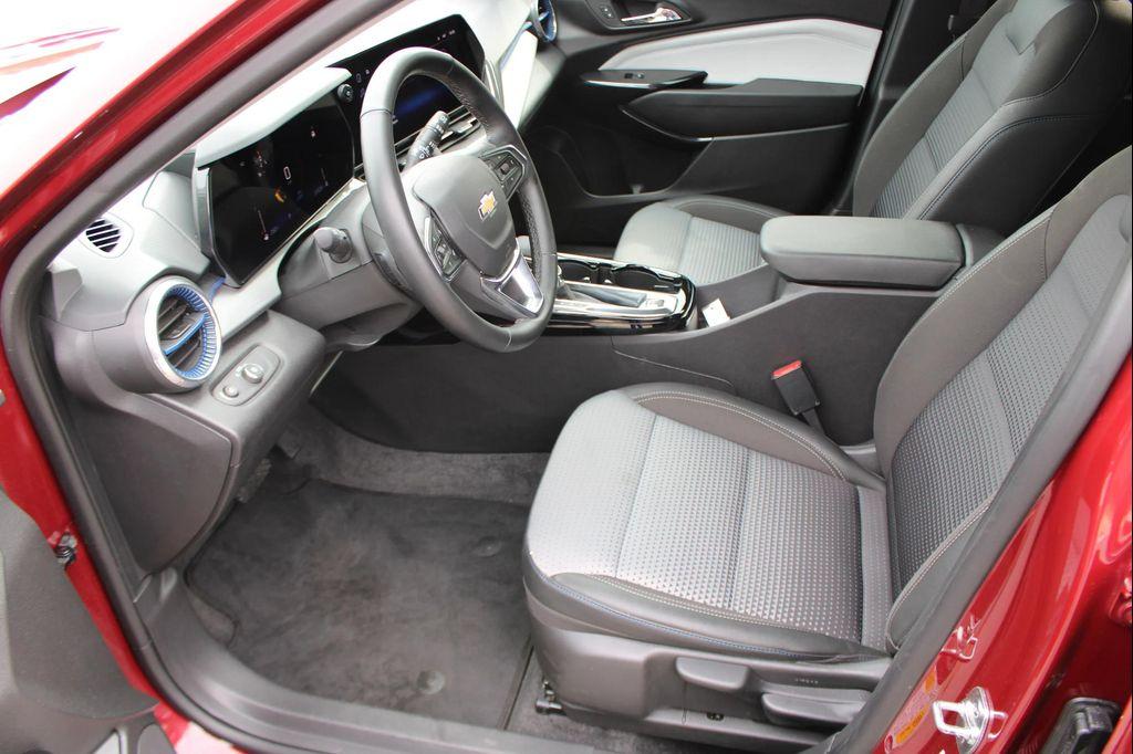 used 2025 Chevrolet Trax car, priced at $20,999