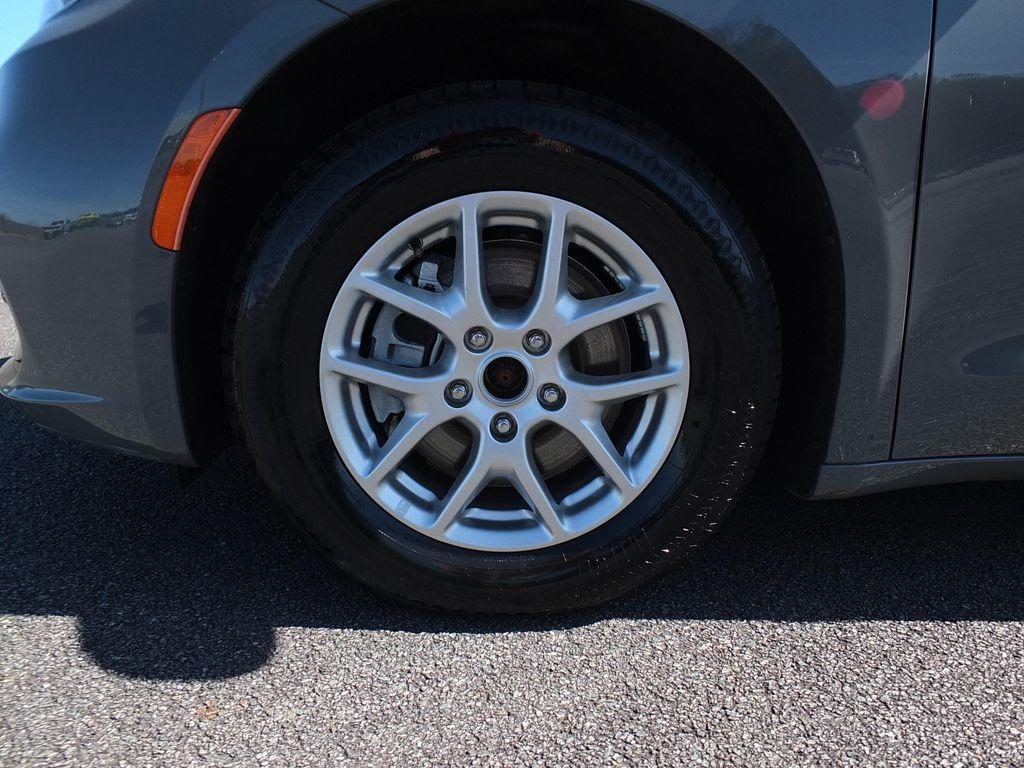 used 2023 Chrysler Pacifica car, priced at $23,787