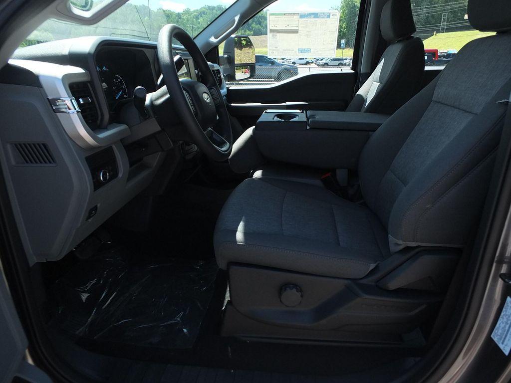 new 2025 Ford F-250 car, priced at $68,295