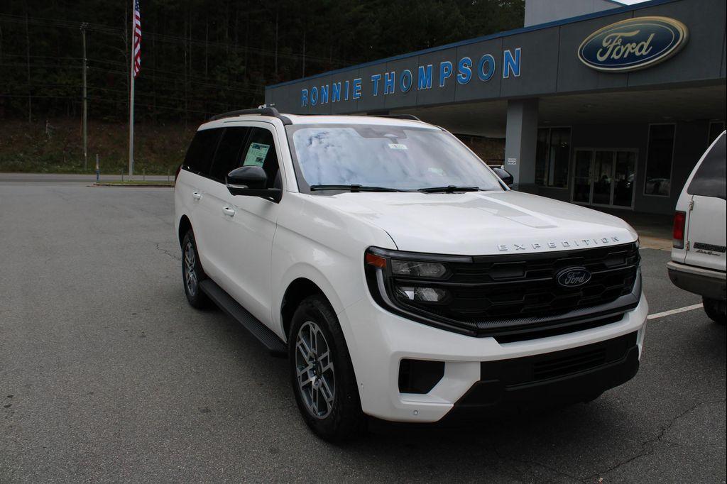 new 2025 Ford Expedition car, priced at $70,995