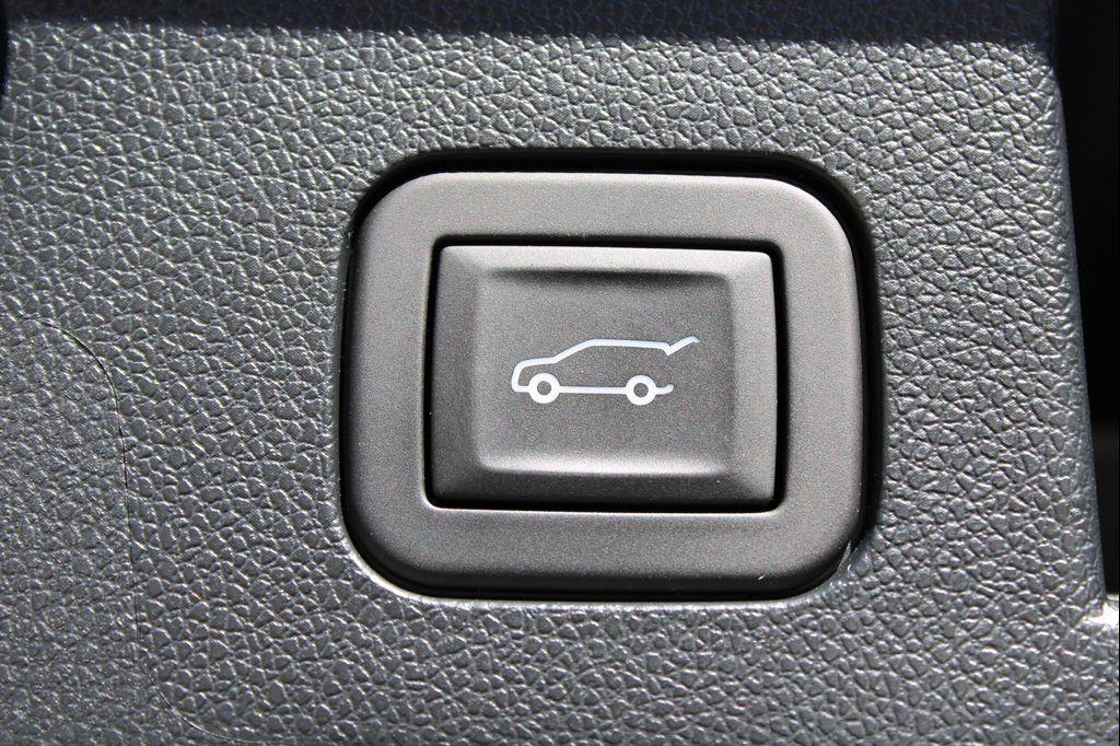 used 2025 Chevrolet Equinox car, priced at $30,611