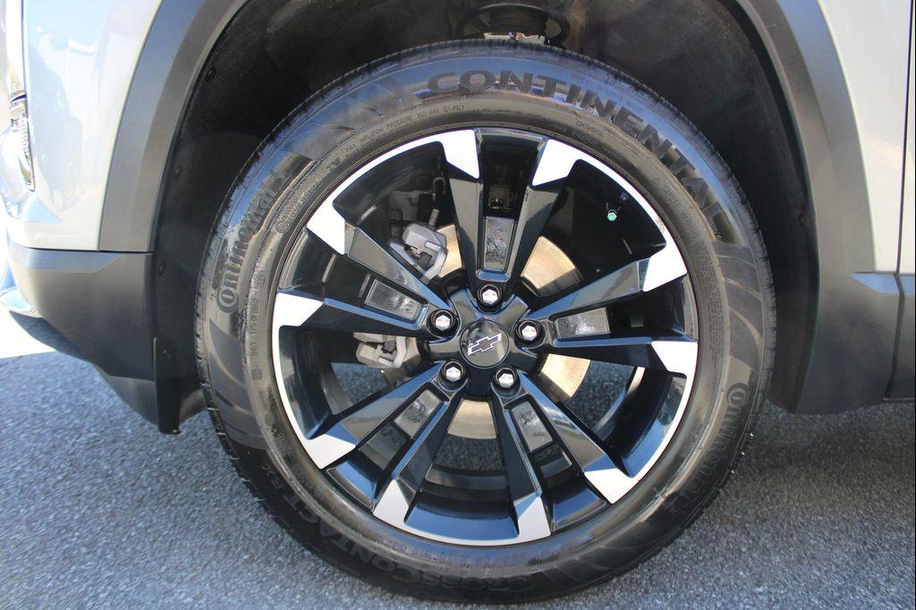 used 2025 Chevrolet Equinox car, priced at $30,611