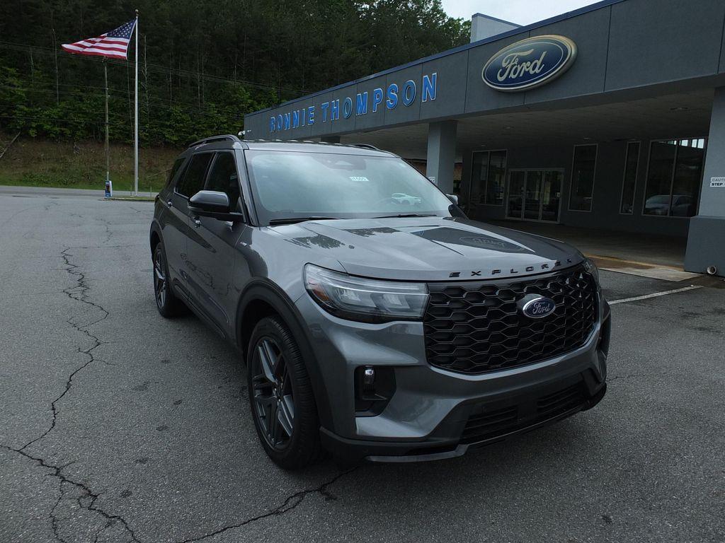 used 2025 Ford Explorer car