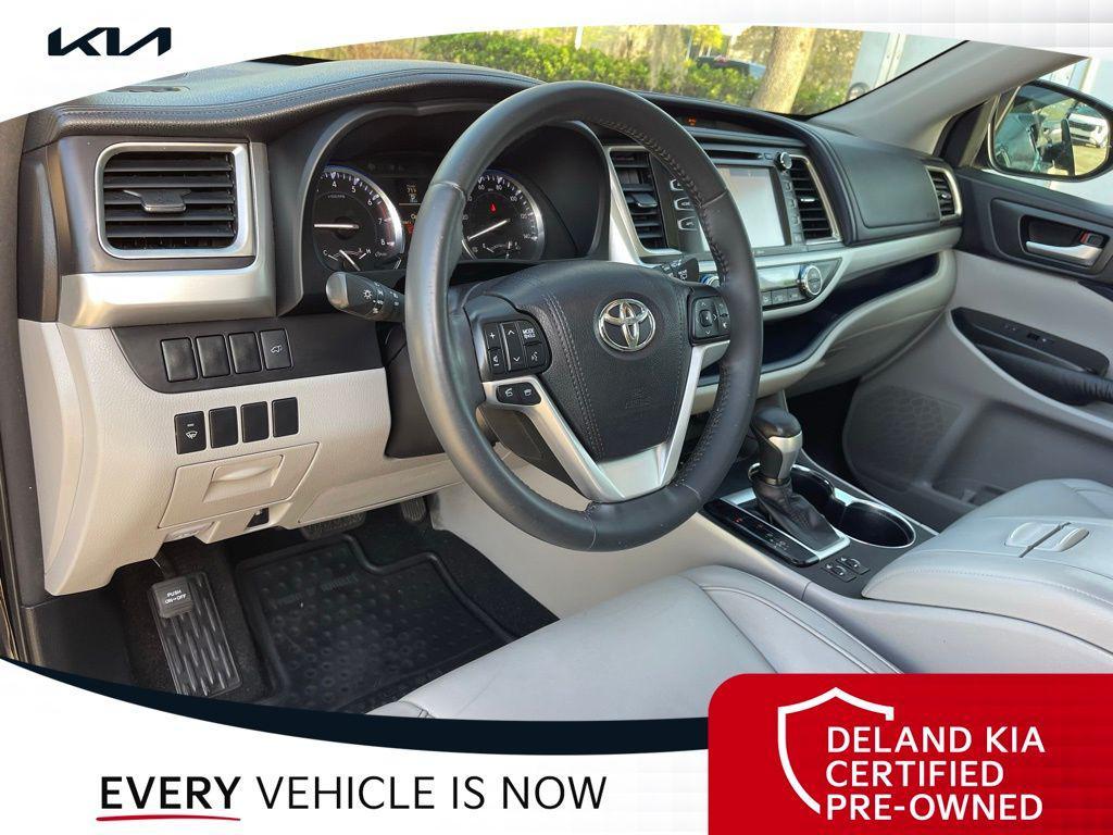 used 2016 Toyota Highlander car, priced at $18,749