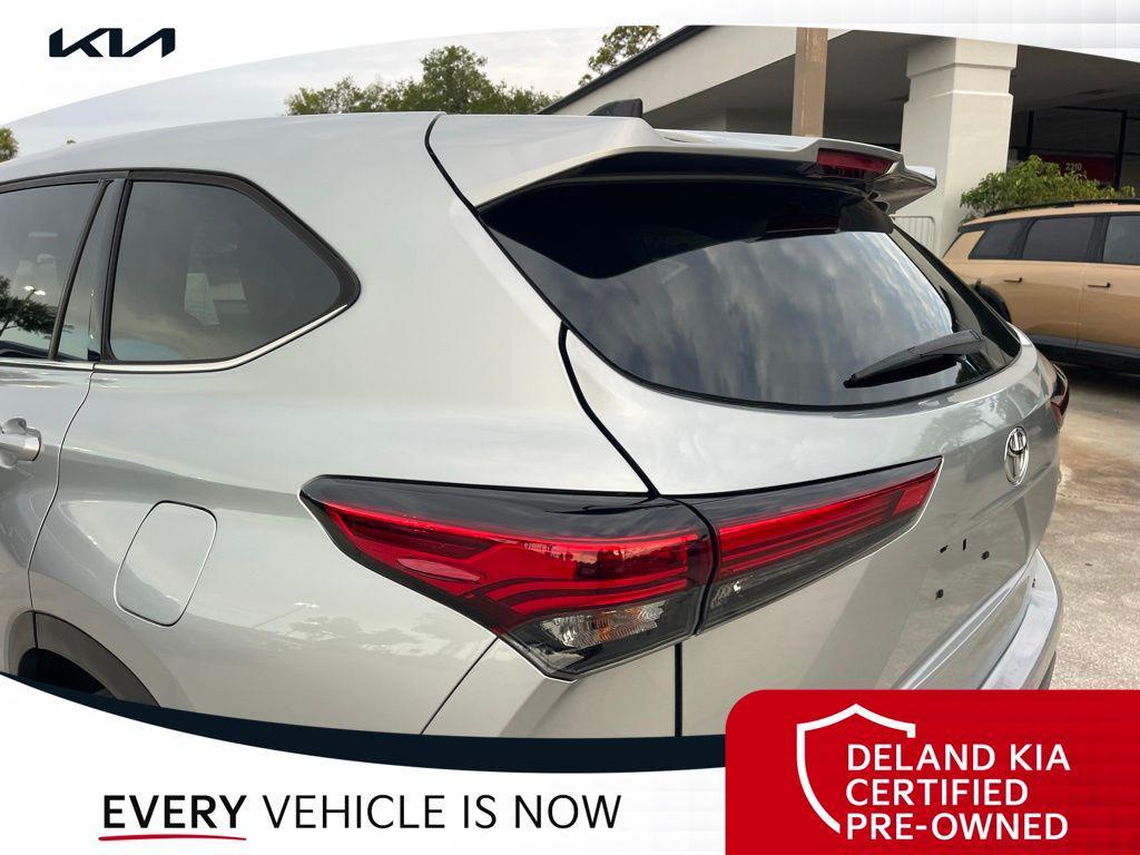 used 2022 Toyota Highlander car, priced at $26,863