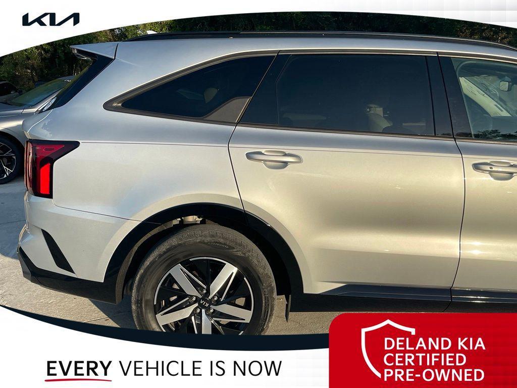 used 2021 Kia Sorento car, priced at $23,428