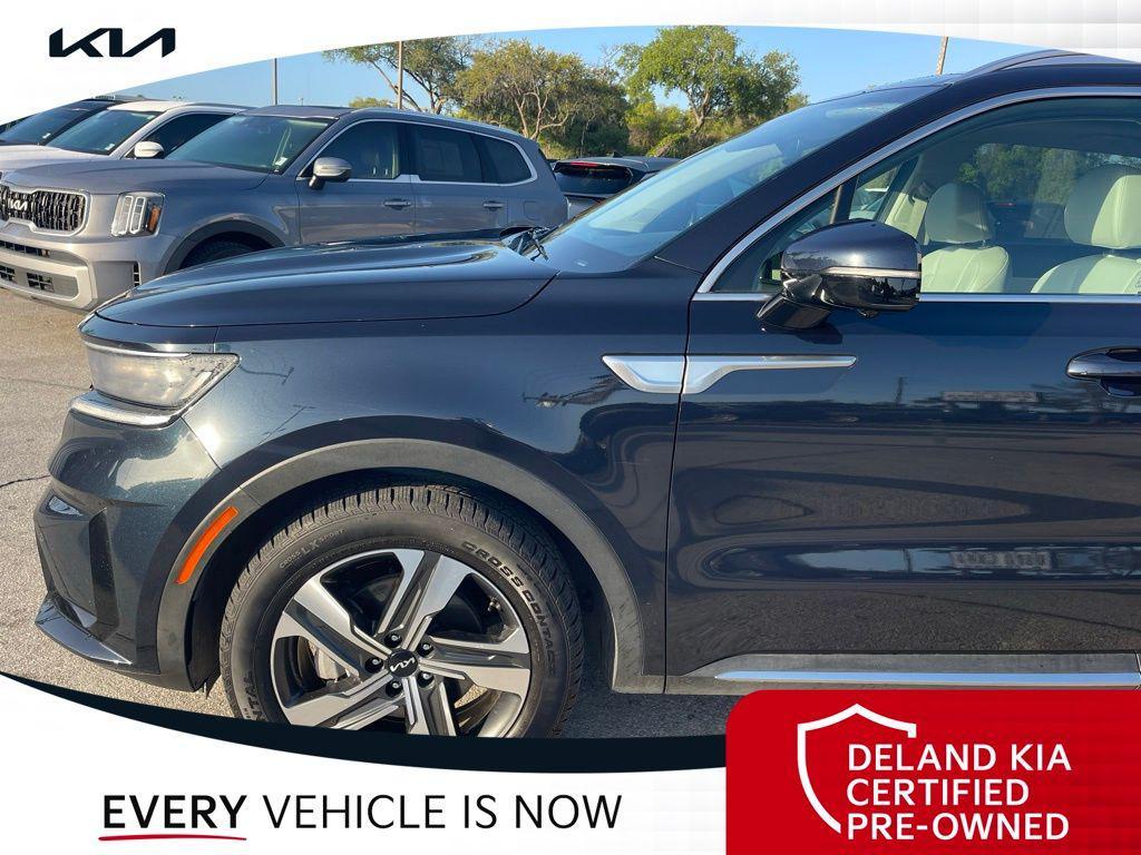 used 2022 Kia Sorento Plug-In Hybrid car, priced at $29,800