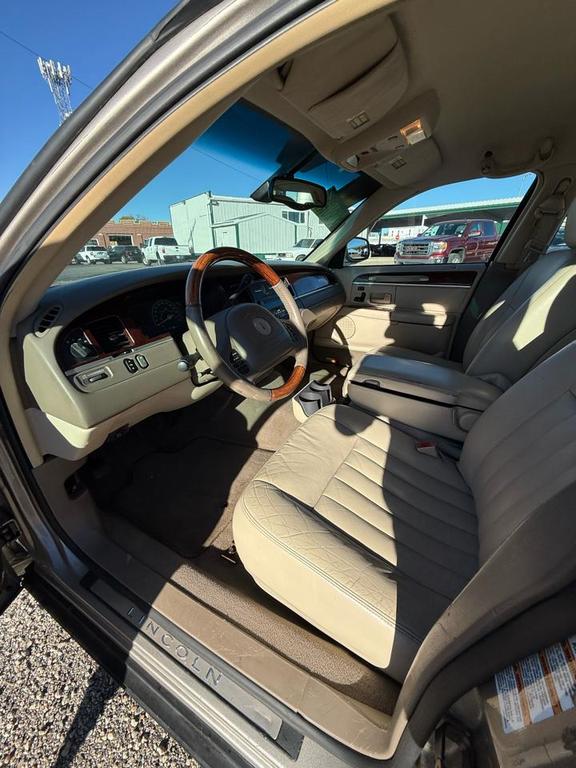 used 2003 Lincoln Town Car car, priced at $8,995