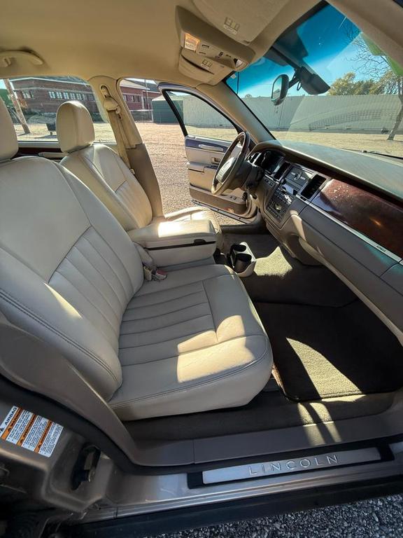 used 2003 Lincoln Town Car car, priced at $8,995