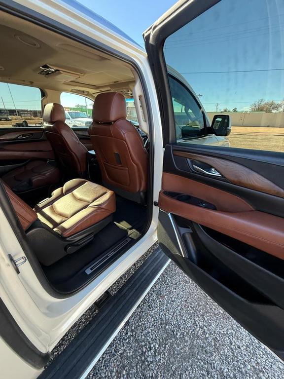 used 2015 Cadillac Escalade ESV car, priced at $28,995