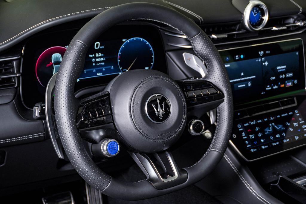 new 2025 Maserati Grecale car, priced at $119,995