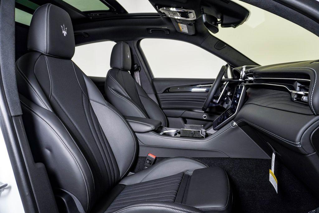 new 2025 Maserati Grecale car, priced at $119,995