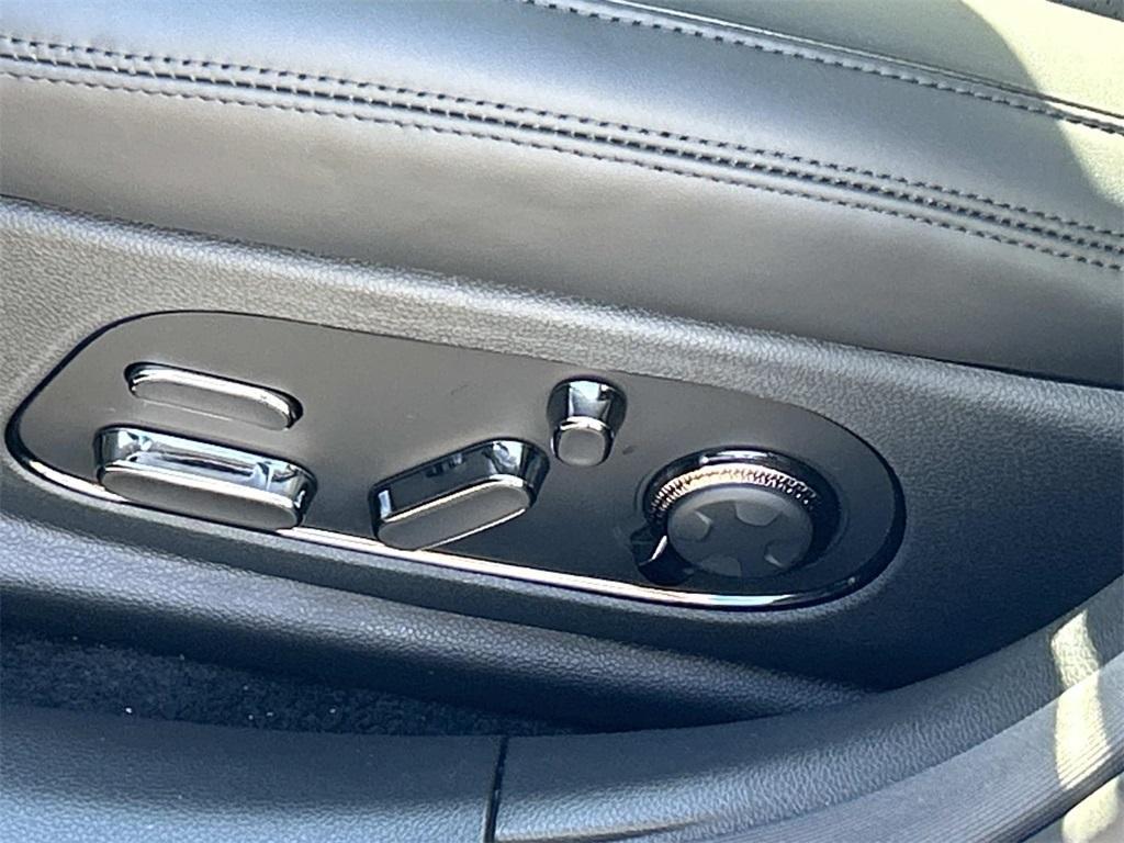 new 2026 Genesis G90 car, priced at $105,065