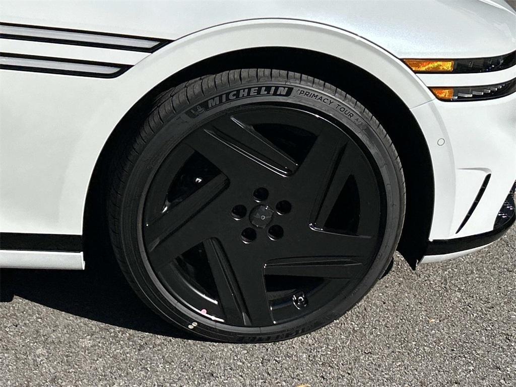 new 2026 Genesis G90 car, priced at $105,065