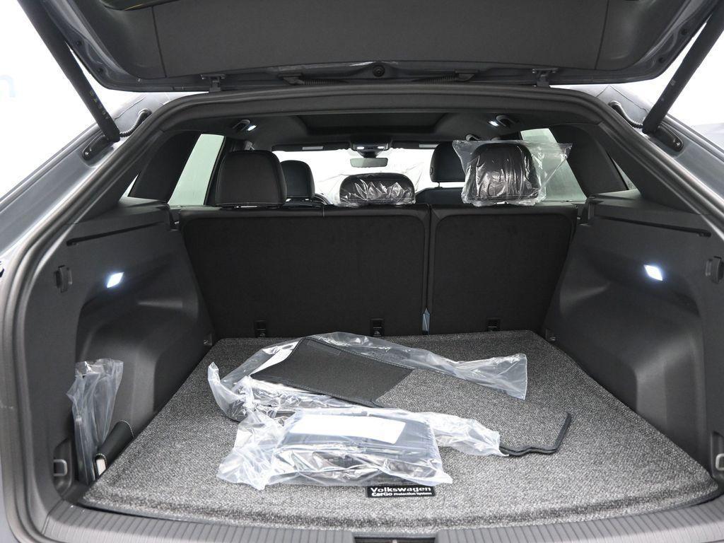 new 2026 Volkswagen Atlas Cross Sport car, priced at $45,747